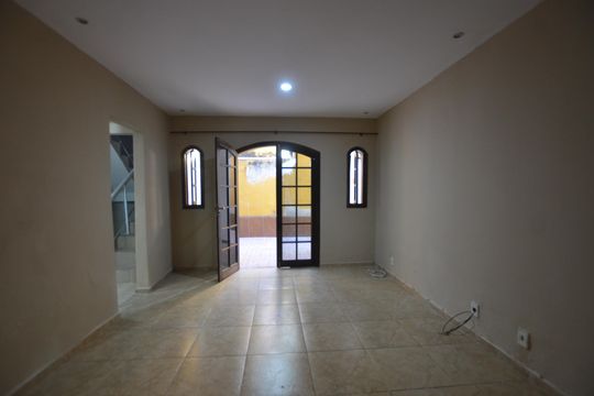 Casa à venda com 2 quartos, 120m² em Vila Valqueire, Rio de Janeiro