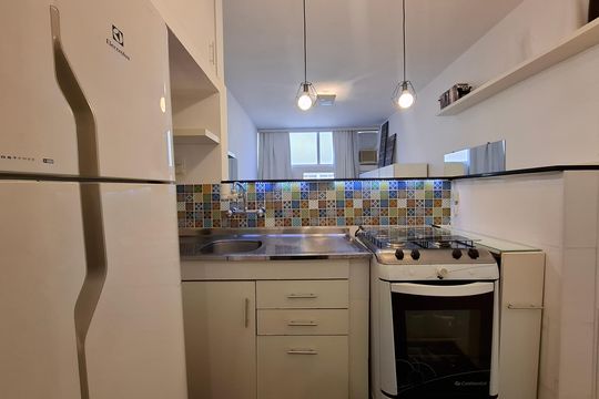 Cozinha  de apartamento para alugar com 1 quarto, 29m² em Botafogo, Rio de Janeiro