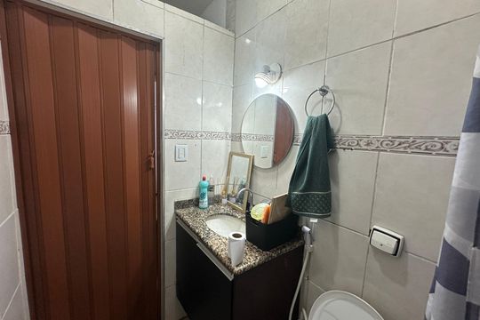 Banheiro de apartamento para alugar com 2 quartos, 60m² em Centro, São Vicente