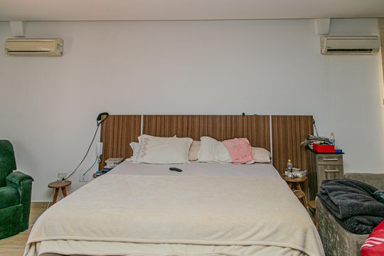 Suíte de casa à venda com 4 quartos, 800m² em Elísio Campos, Goiânia