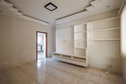 Sala de casa de condomínio para alugar com 3 quartos, 265m² em Cecap, Taubaté