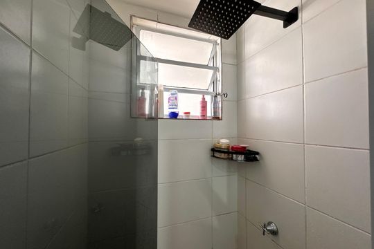 Banheiro Social de apartamento à venda com 3 quartos, 55m² em Vargem Pequena, Rio de Janeiro