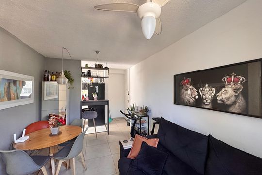 Sala de apartamento à venda com 3 quartos, 55m² em Vargem Pequena, Rio de Janeiro