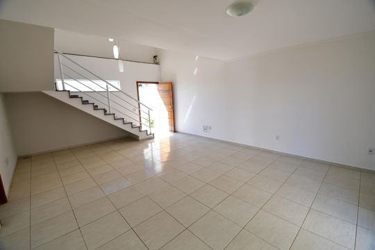 Casa para alugar com 5 quartos, 200m² em Jardim do Sol, Campinas