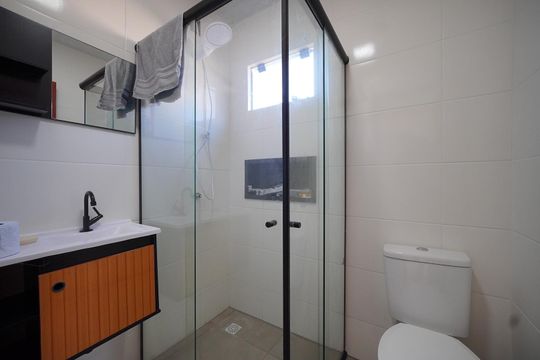 Banheiro de casa para alugar com 2 quartos, 28m² em Campeche, Florianópolis