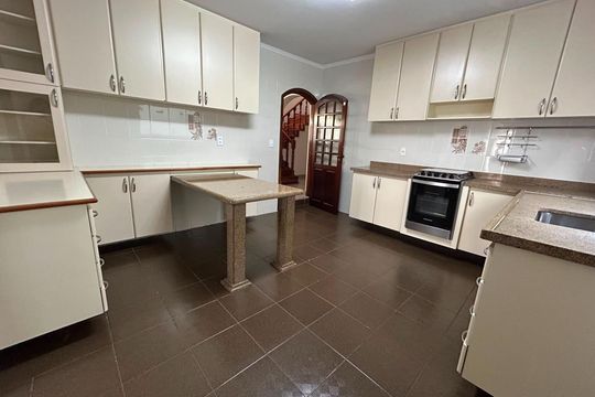 Cozinha de casa à venda com 4 quartos, 350m² em Pinheirinho, Santo André