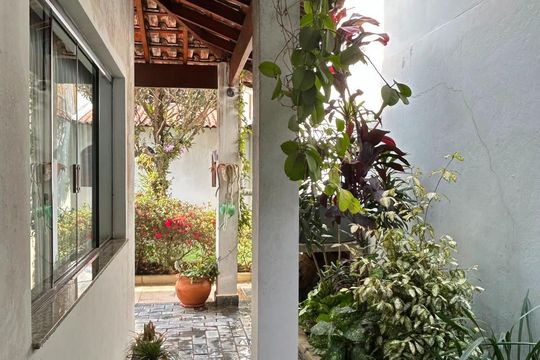 Área Externa de casa à venda com 4 quartos, 350m² em Pinheirinho, Santo André