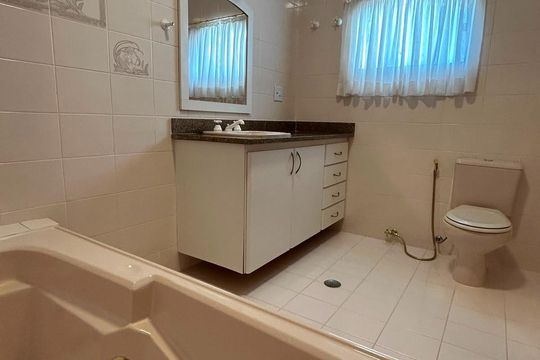 Banheiro de casa à venda com 4 quartos, 350m² em Pinheirinho, Santo André