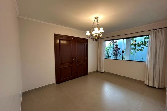 Quarto de casa à venda com 4 quartos, 350m² em Pinheirinho, Santo André