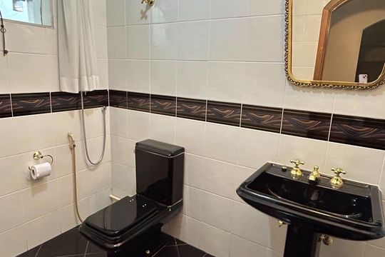 Banheiro de casa à venda com 4 quartos, 350m² em Pinheirinho, Santo André
