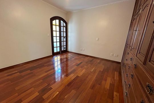 Quarto de casa à venda com 4 quartos, 350m² em Pinheirinho, Santo André