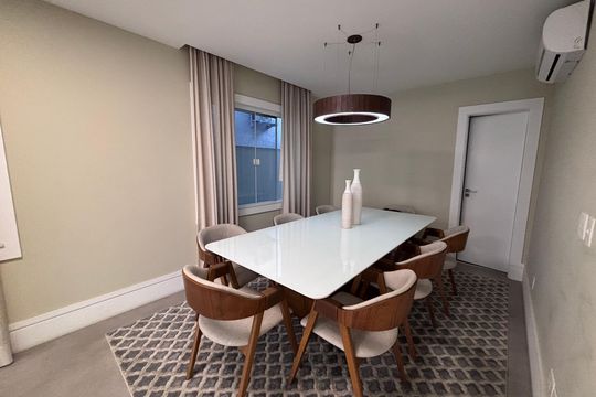 Sala de casa de condomínio à venda com 4 quartos, 360m² em Barra da Tijuca, Rio de Janeiro