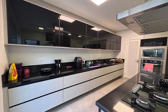 Cozinha de casa de condomínio à venda com 4 quartos, 360m² em Barra da Tijuca, Rio de Janeiro