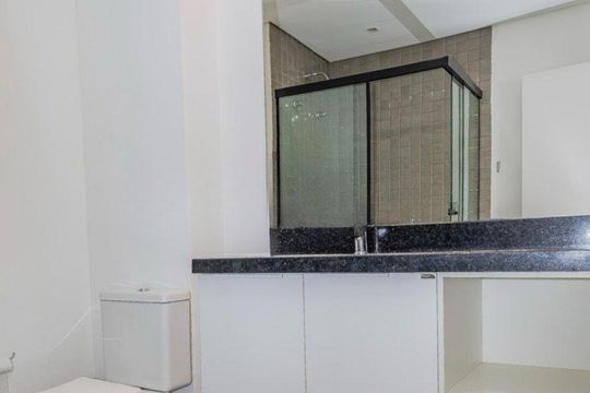 Banheiro de apartamento para alugar com 1 quarto, 27m² em Centro Histórico, Porto Alegre