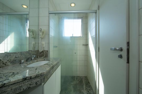 BANHEIRO de apartamento para alugar com 1 quarto, 38m² em Barro Preto, Belo Horizonte