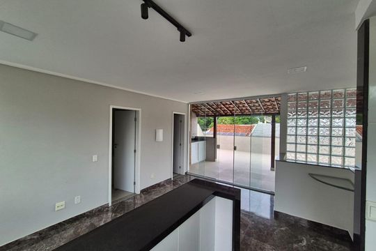 Casa de Condomínio à venda com 5 quartos, 300m² em Taquara, Rio de Janeiro