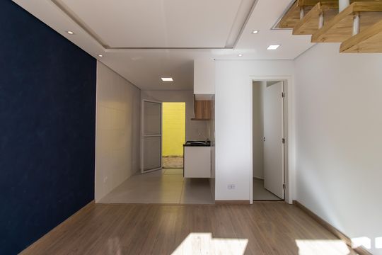 Sala de casa de condomínio para alugar com 2 quartos, 46m² em Chácara Ondas Verdes, Cotia
