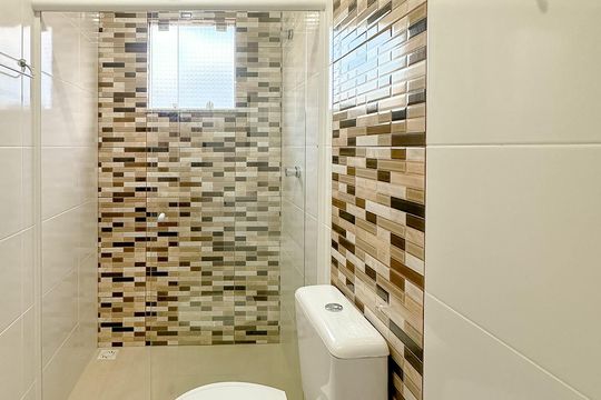 Banheiro da Suíte 1 de casa para alugar com 2 quartos, 80m² em Ingleses Norte, Florianópolis