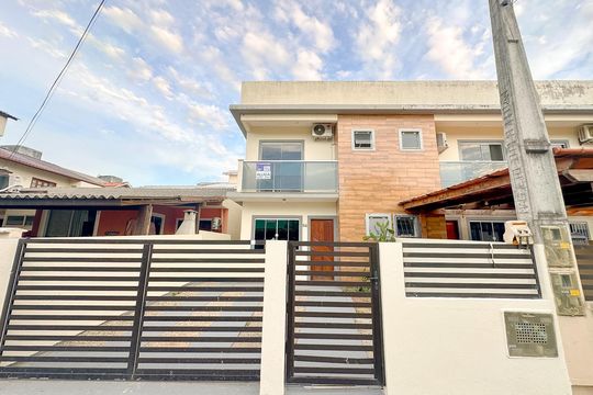 Fachada de casa para alugar com 2 quartos, 80m² em Ingleses Norte, Florianópolis