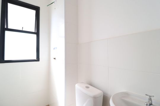 Banheiro Social de apartamento para alugar com 2 quartos, 55m² em Shopping Park, Uberlândia