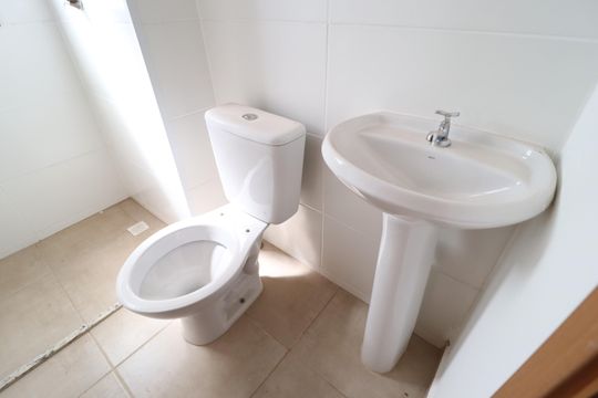 Banheiro Social de apartamento para alugar com 2 quartos, 55m² em Shopping Park, Uberlândia
