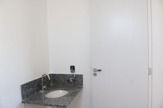 Banheiro de kitnet/studio à venda com 1 quarto, 25m² em Barra Funda, São Paulo