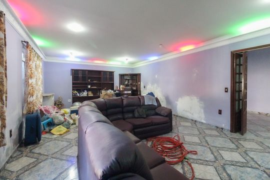 Sala de casa à venda com 3 quartos, 350m² em Jardim Gianetti, São Paulo