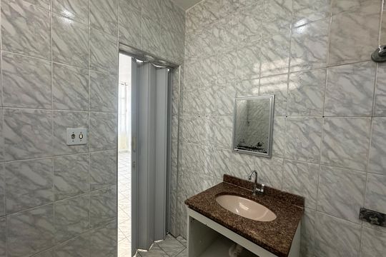 Banheiro de apartamento para alugar com 1 quarto, 28m² em Itararé, São Vicente
