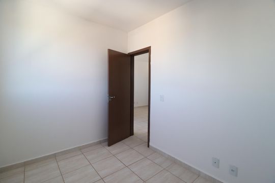 Quarto 2 de apartamento para alugar com 2 quartos, 50m² em Jardim Europa, Uberlândia