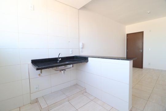 Cozinha de apartamento para alugar com 2 quartos, 50m² em Jardim Europa, Uberlândia