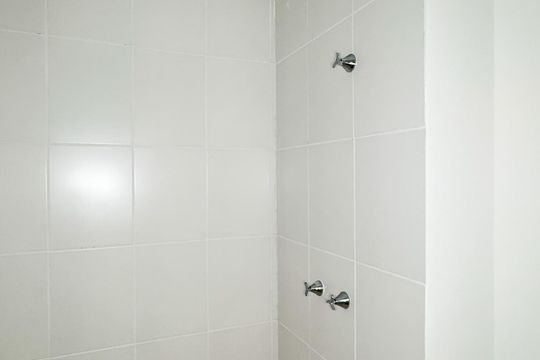Banheiro de apartamento à venda com 2 quartos, 45m² em Várzea de Baixo, São Paulo