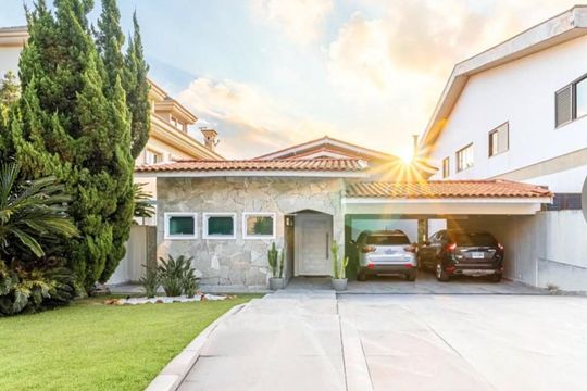 Fachada de casa de condomínio à venda com 4 quartos, 300m² em Alphaville, Santana de Parnaíba