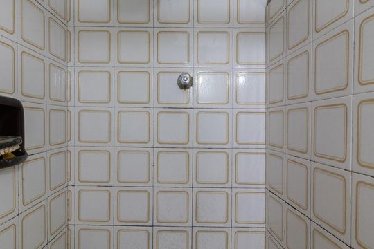 Banheiro de casa para alugar com 1 quarto, 60m² em Vila Ré, São Paulo