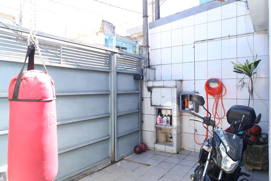 Garagem de casa para alugar com 3 quartos, 160m² em Conjunto Residencial José Bonifácio, São Paulo