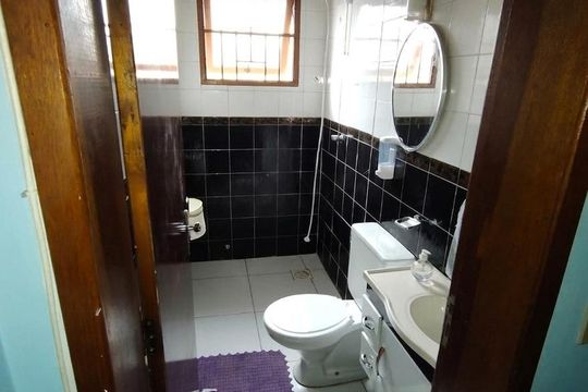 Banheiro de casa para alugar com 5 quartos, 460m² em Nonoai, Porto Alegre