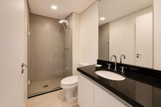 Banheiro de kitnet/studio para alugar com 1 quarto, 38m² em Partenon, Porto Alegre