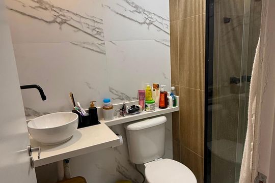 Banheiro de apartamento à venda com 2 quartos, 56m² em Vila Moraes, São Paulo
