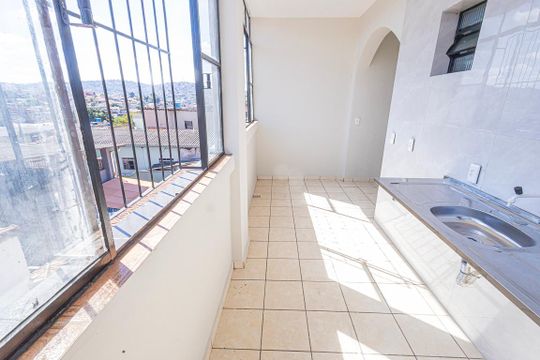 cozinha de casa para alugar com 3 quartos, 79m² em Candelária, Belo Horizonte