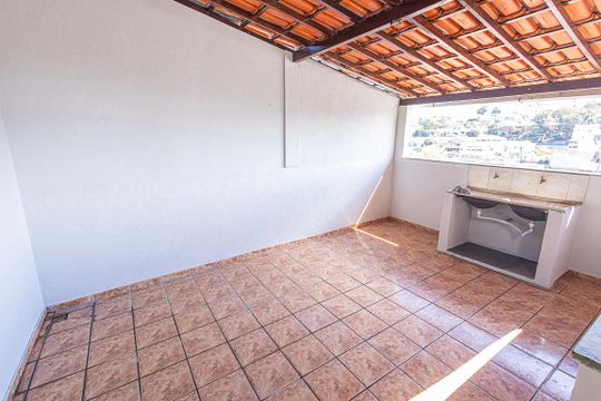 area de serviço de casa para alugar com 3 quartos, 79m² em Candelária, Belo Horizonte