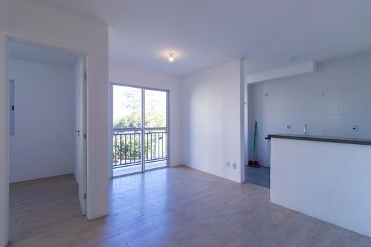Sala de apartamento para alugar com 2 quartos, 47m² em Vila Monte Serrat, Cotia