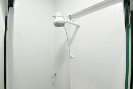 Banheiro do Studio de kitnet/studio para alugar com 1 quarto, 22m² em Centro, Curitiba