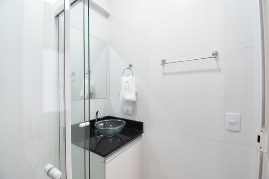 Banheiro do Studio de kitnet/studio para alugar com 1 quarto, 22m² em Centro, Curitiba