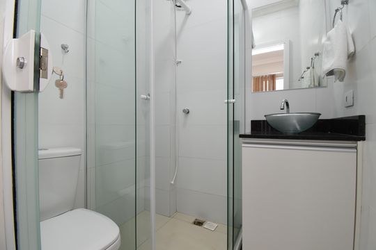 Banheiro do Studio de kitnet/studio para alugar com 1 quarto, 22m² em Centro, Curitiba