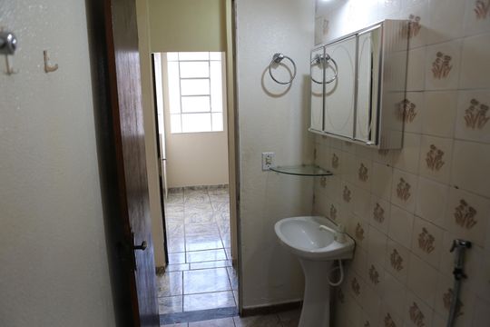 Banheiro de apartamento para alugar com 3 quartos, 66m² em Milionários, Belo Horizonte