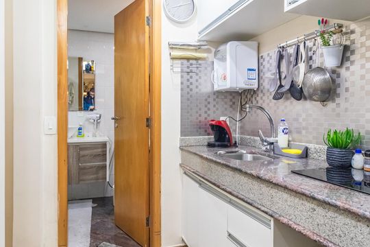Cozinha de apartamento à venda com 1 quarto, 40m² em Alphaville Industrial, Barueri