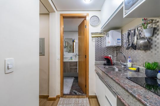 Cozinha de apartamento à venda com 1 quarto, 40m² em Alphaville Industrial, Barueri