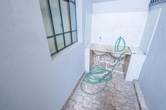 area de serviço de casa para alugar com 3 quartos, 55m² em Candelária, Belo Horizonte