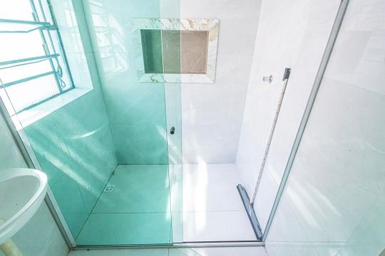 banheiro de casa para alugar com 3 quartos, 55m² em Candelária, Belo Horizonte