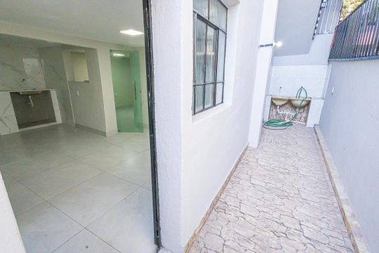 area de serviço de casa para alugar com 3 quartos, 55m² em Candelária, Belo Horizonte