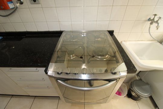 Cozinha de apartamento para alugar com 2 quartos, 48m² em Vila Carmosina, São Paulo